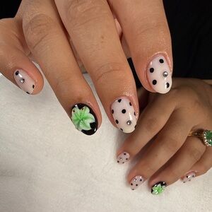 Custom gel press-on nails made by artisan set